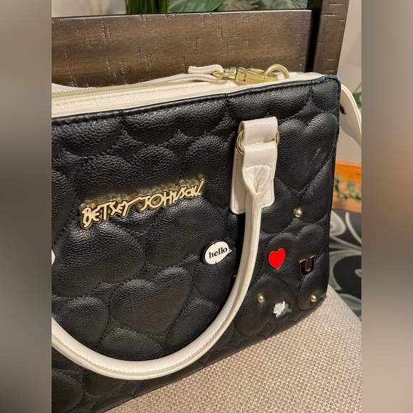 Large Betsey Johnson purse/crossbody - Picture 3 of 9